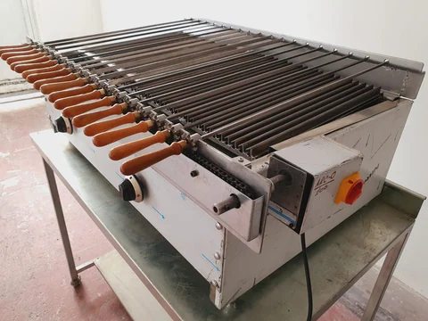 شواية بأسياخ دوارة · دوران بمحرك — AG-216 — منظر المنتج 2