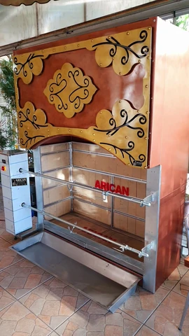 Asador de corderos · Rotación motorizada, Dos espetones