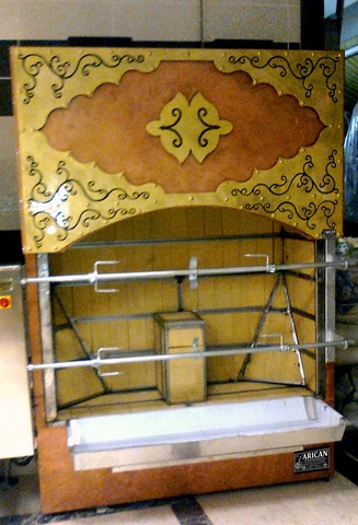 Asador de corderos · Rotación motorizada, Dos espetones