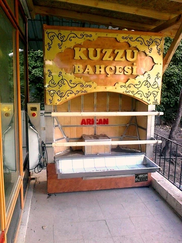 Asador de corderos a leña · Dos espetones