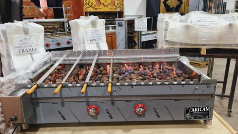 Parrilla con brochetas giratorias · Rotación motorizada — AG-285 — Vista del producto 1