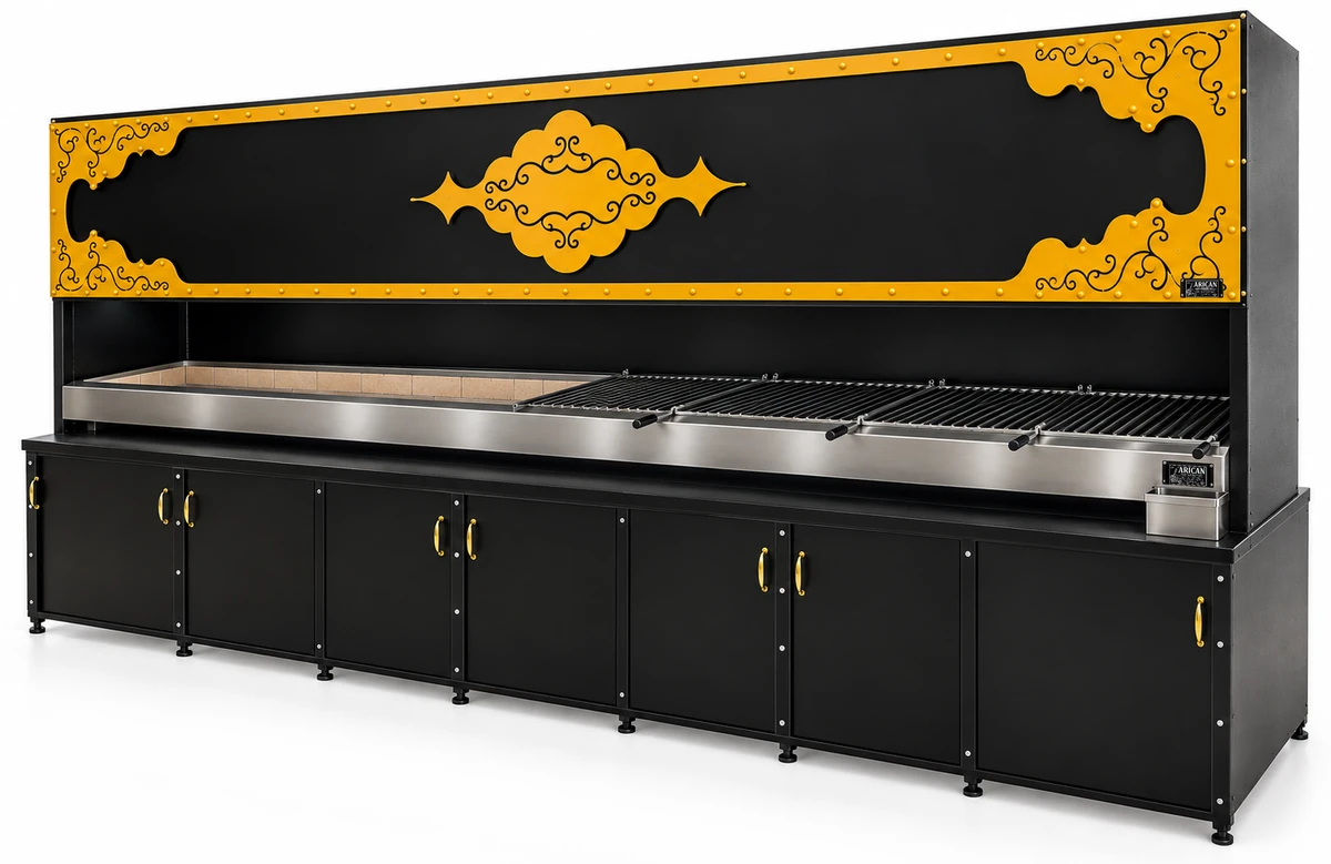 Schwarzer Holzkohlegrill mit dekorativer Haube und Unterschrank — ARICAN DESIGN · 350 cm