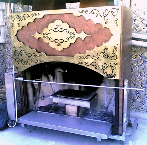 Asador de corderos · Rotación motorizada