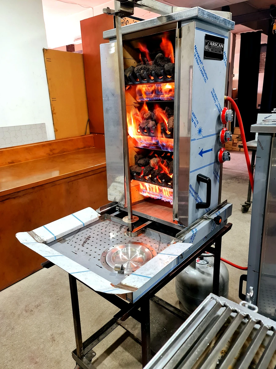Machine à kebab à gaz et pierre de lave — AG-298 — Vue du produit 1