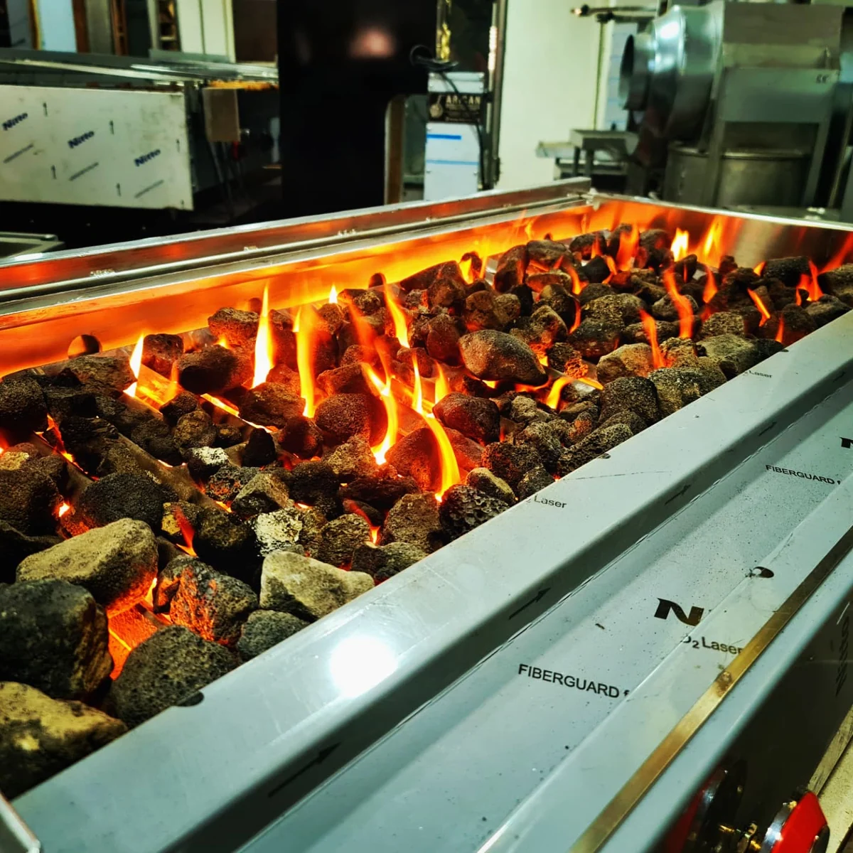 Parrilla de kebab a gas y piedra volcánica · Acero inoxidable — AG-006 — Vista del producto 1