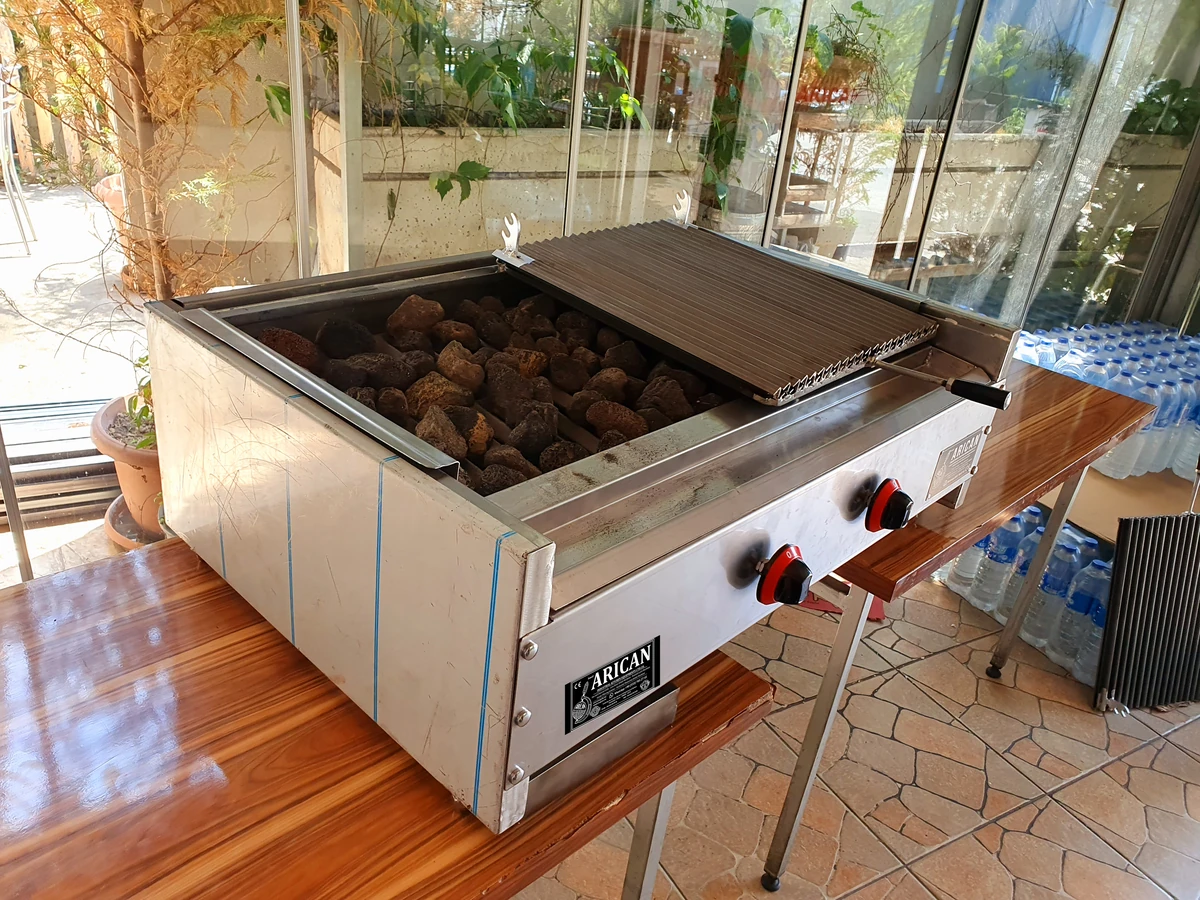 Parrilla de kebab a gas y piedra volcánica — AG-349 — Vista del producto 1