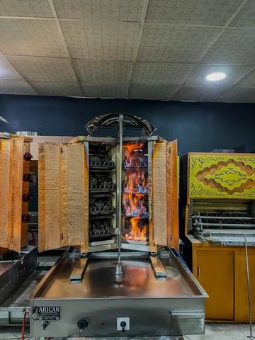شواية شاورما على شكل V بالغاز وحجر اللافا — AG-403 — منظر المنتج 3