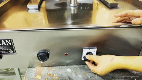شواية شاورما على شكل V بالغاز وحجر اللافا — AG-403 — منظر المنتج 2