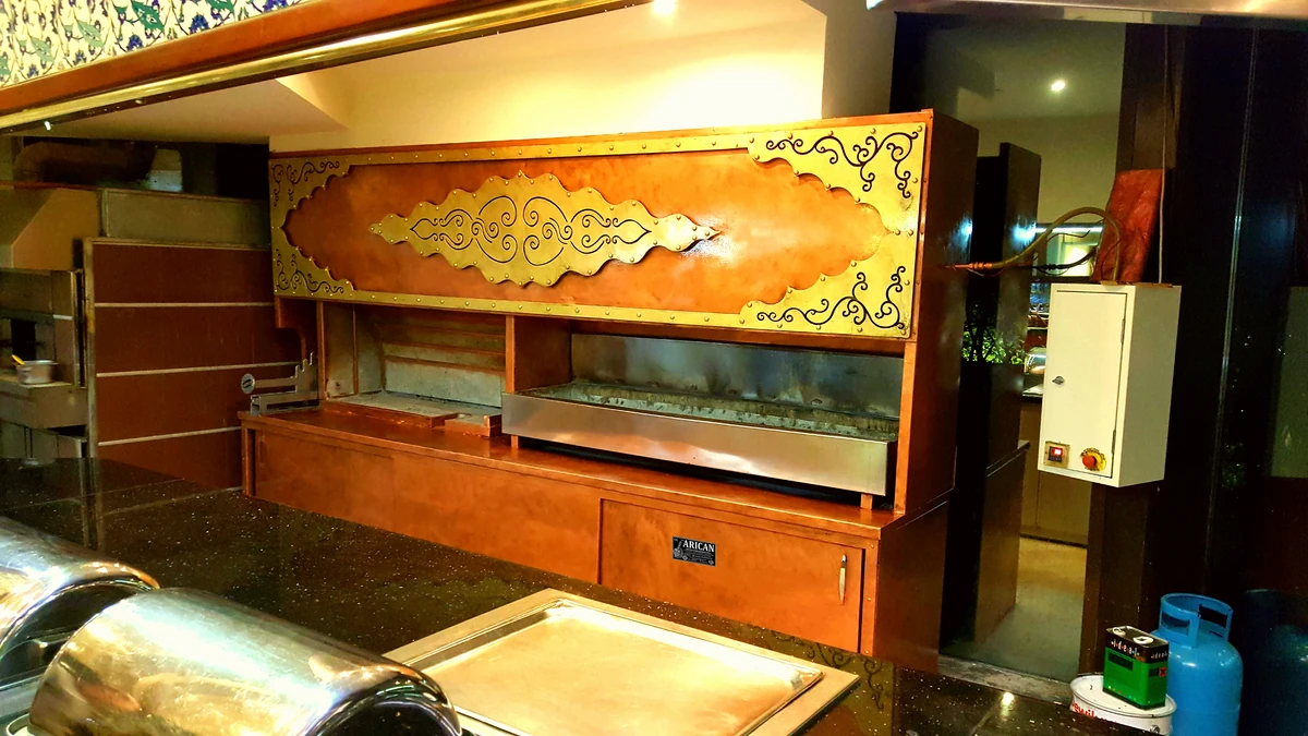 Máquinas de cağ kebab a leña · Acabado de aspecto cobrizo · Ejemplos de diseños a medida — AG-180 · 1